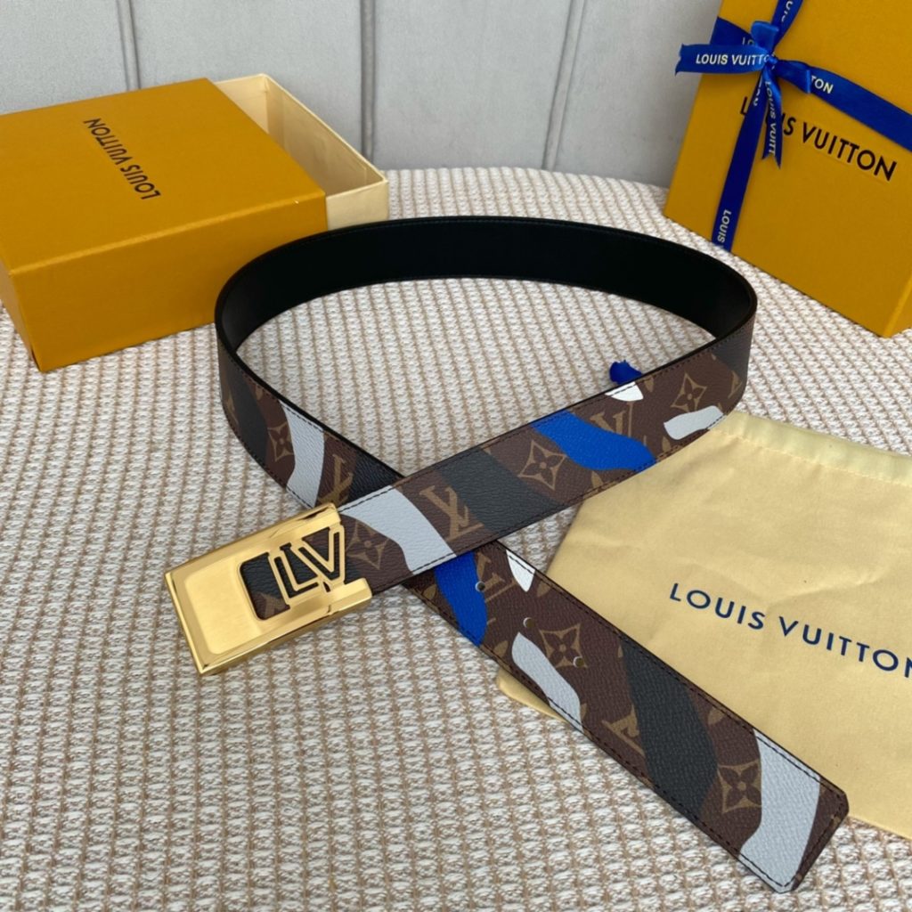 The new LV Shape reversible belt features a large blue logo embossed with a new togo and a shiny LV Shape buckle for a stylish look. Suitable for both formal and casual wear.