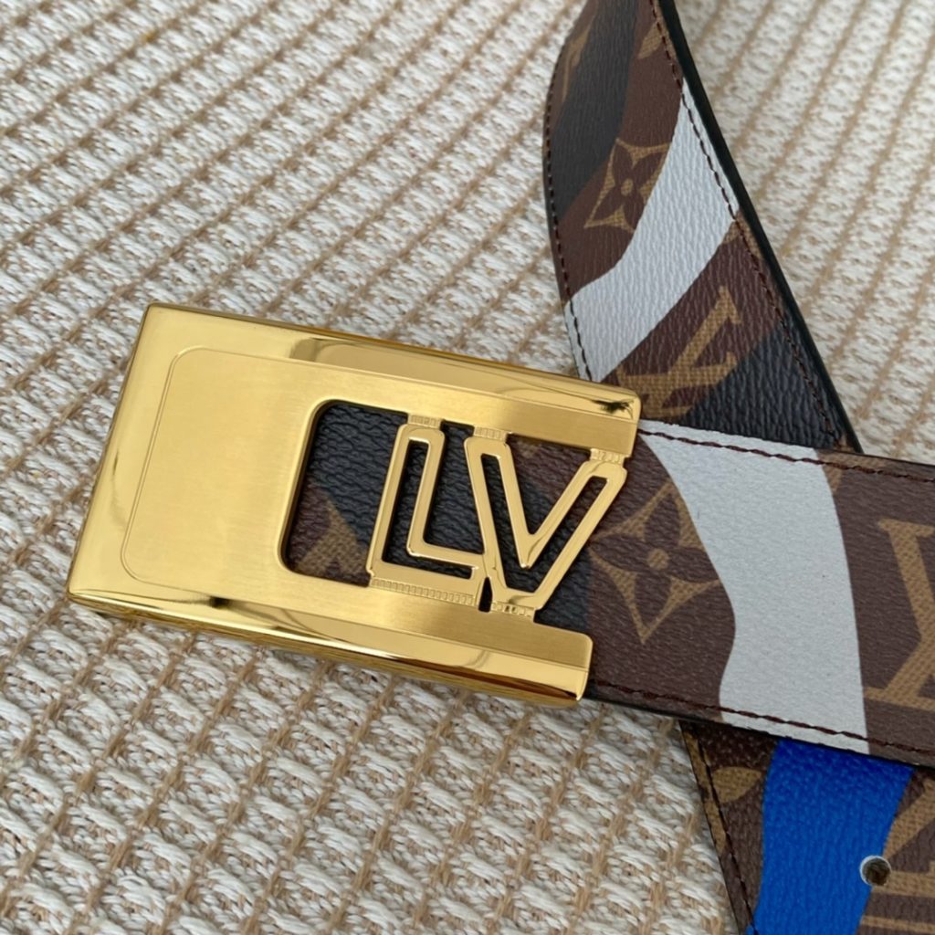 The new LV Shape reversible belt features a large blue logo embossed with a new togo and a shiny LV Shape buckle for a stylish look. Suitable for both formal and casual wear.