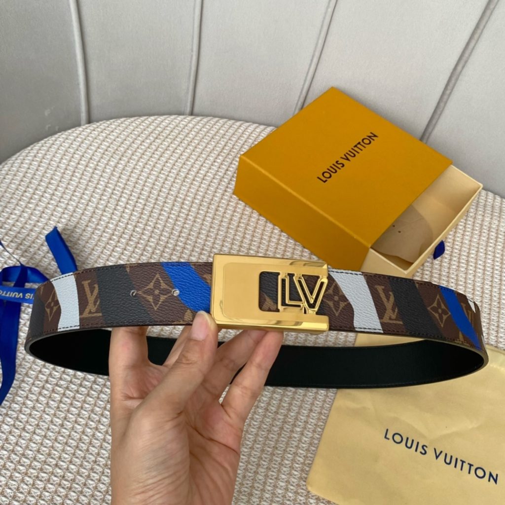 The new LV Shape reversible belt features a large blue logo embossed with a new togo and a shiny LV Shape buckle for a stylish look. Suitable for both formal and casual wear.