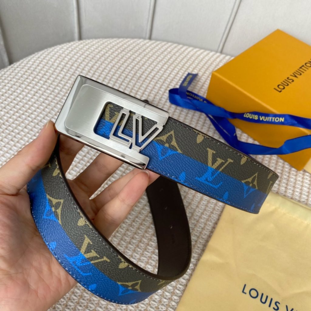 The new LV Shape reversible belt features a large blue logo embossed with a new togo and a shiny LV Shape buckle for a stylish look. Suitable for both formal and casual wear.