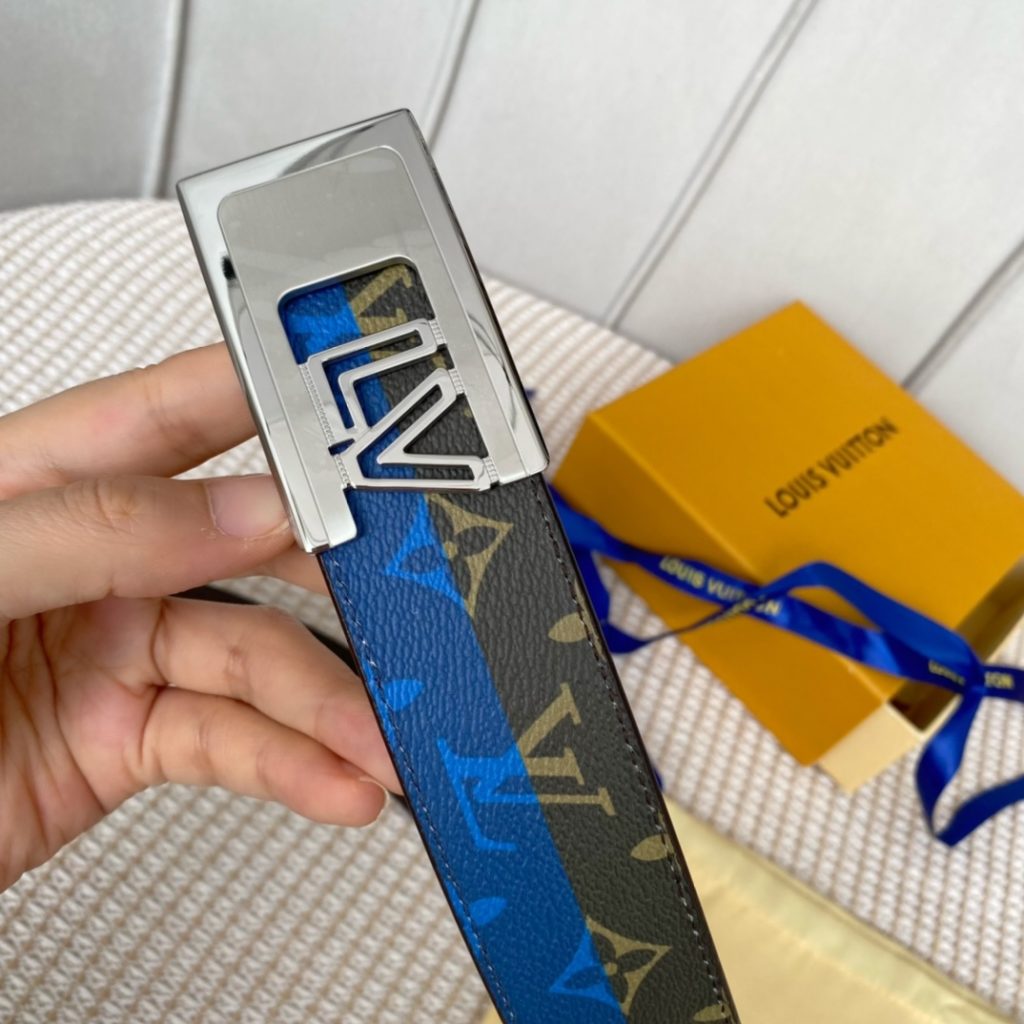 The new LV Shape reversible belt features a large blue logo embossed with a new togo and a shiny LV Shape buckle for a stylish look. Suitable for both formal and casual wear.