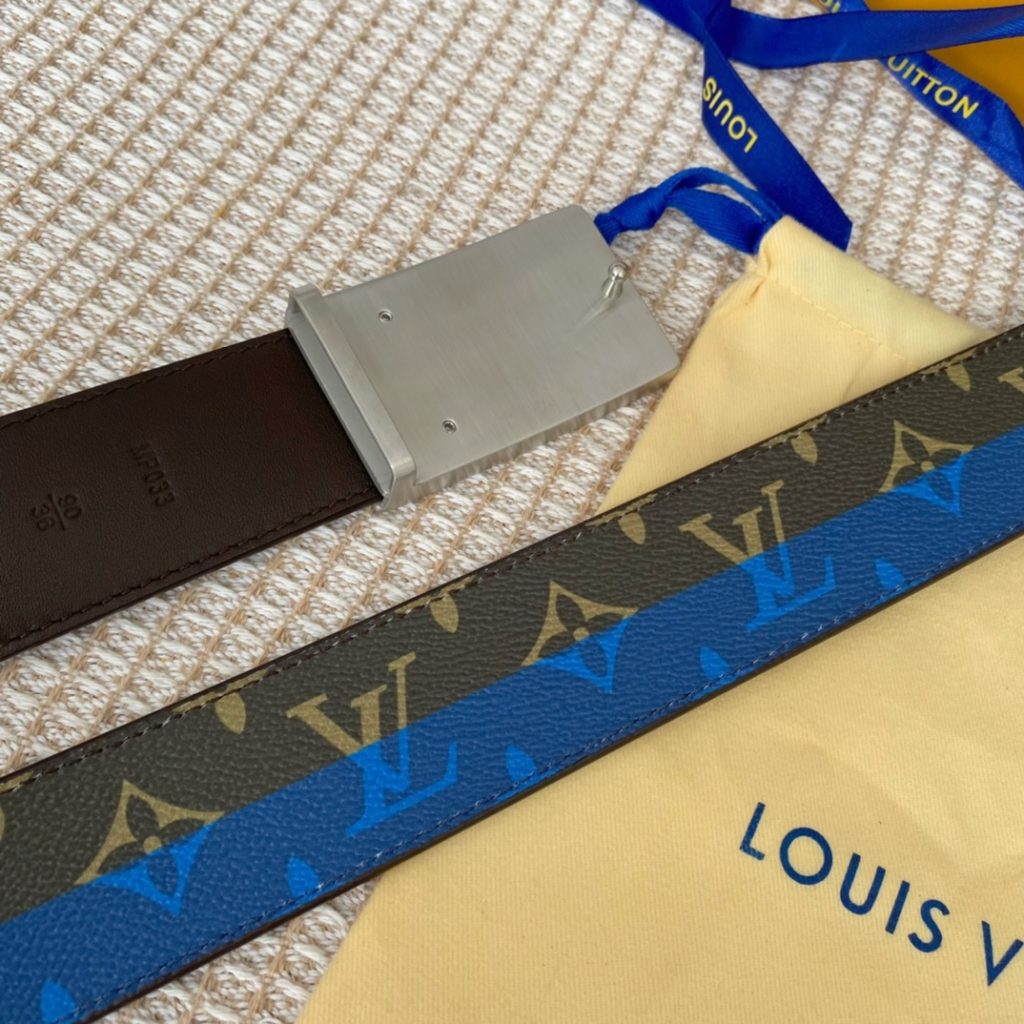 The new LV Shape reversible belt features a large blue logo embossed with a new togo and a shiny LV Shape buckle for a stylish look. Suitable for both formal and casual wear.