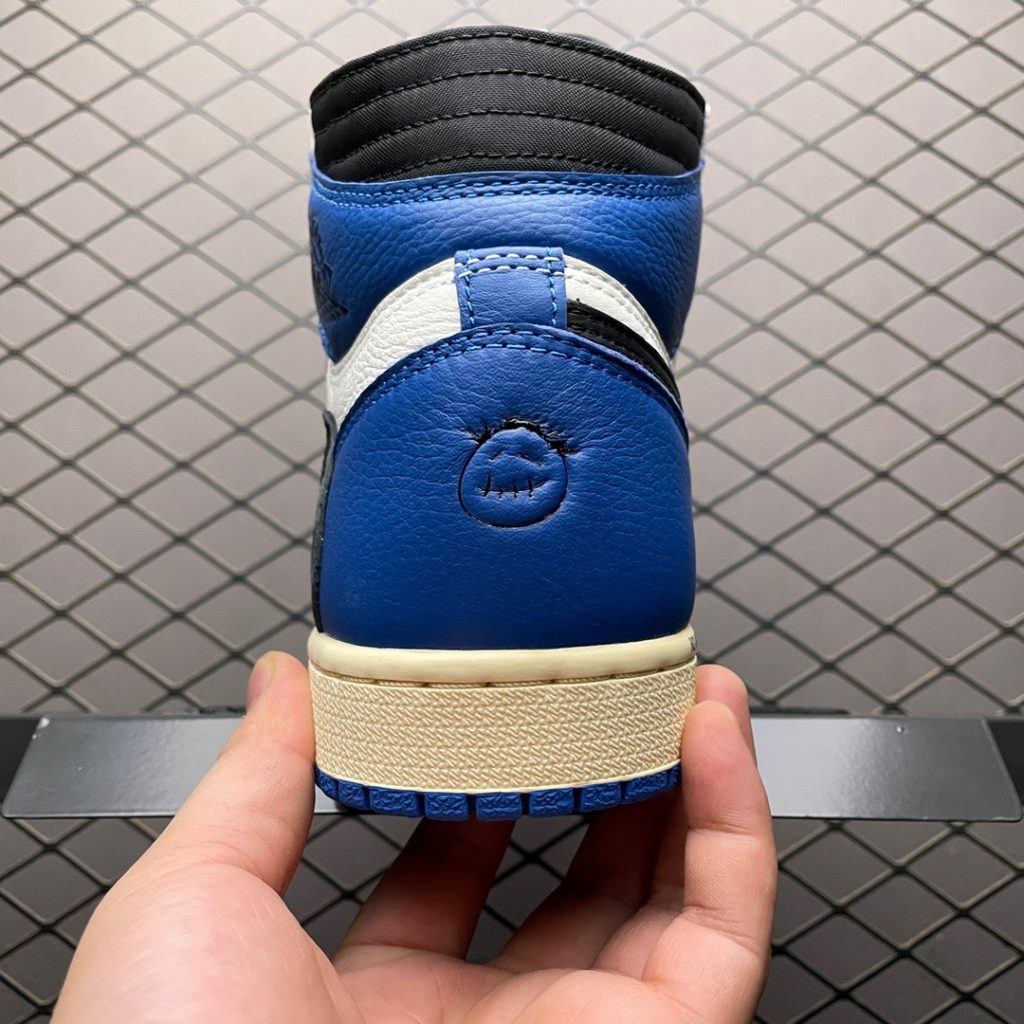 The original version of Travis Scott x Air Jordan 1 AJ1 Joe 1 TS Co-brand Barb Gao Bang is produced by a well-known domestic first-line factory. The original leather produced by a large foreign trade factory is earned when purchased. Absolute solid size: 36 36.5 37.5 38 38.5 39 40 40.5 41 42.5 43 44 44.5 45 46 47.5