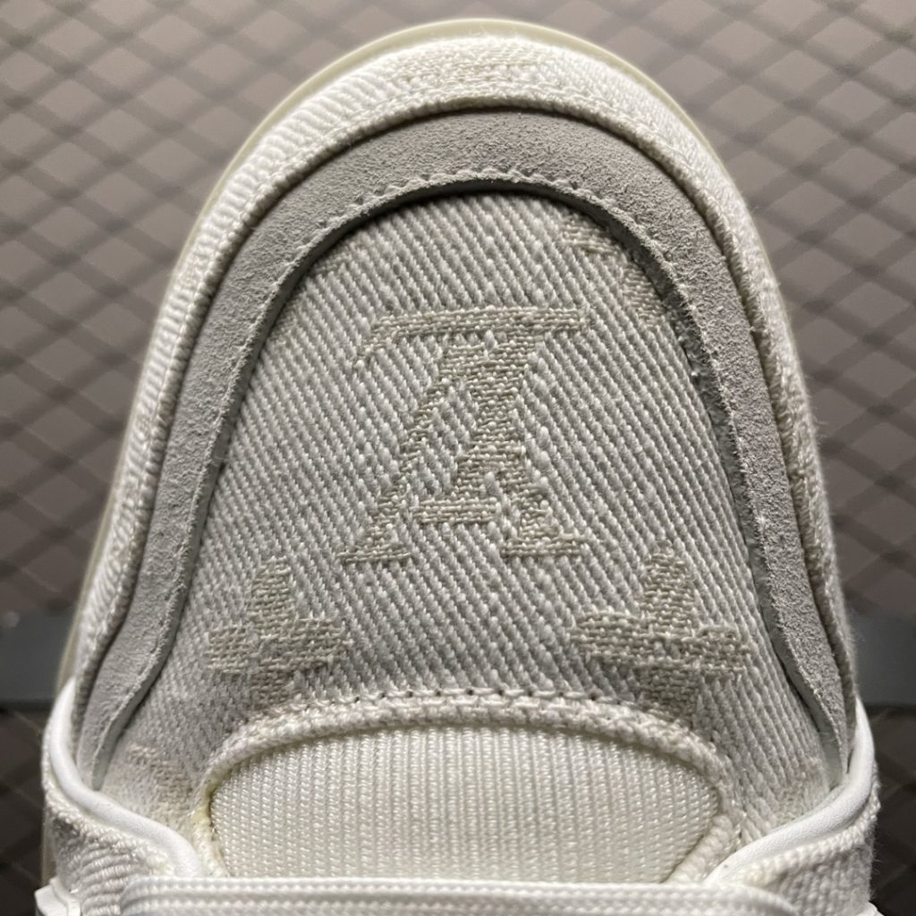 Louis Vuitton Louis Vuitton LV Trainer low-top casual board shoes, a new version, took two months to purchase and develop the original version. It took two months to debug and develop to create a complete set of ZP packaging, perfect last shape, correct card color, TPU outsole texture comparable to the original version. The details are consistent with the original version. Please pay attention to distinguish the market currency material size: 38 39 40 41 42 43 44 45