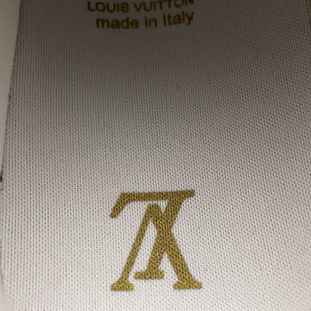 Louis Vuitton Louis Vuitton LV Trainer low-top casual board shoes, a new version, took two months to purchase and develop the original version. It took two months to debug and develop to create a complete set of ZP packaging, perfect last shape, correct card color, TPU outsole texture comparable to the original version. The details are consistent with the original version. Please pay attention to distinguish the market currency material size: 38 39 40 41 42 43 44 45