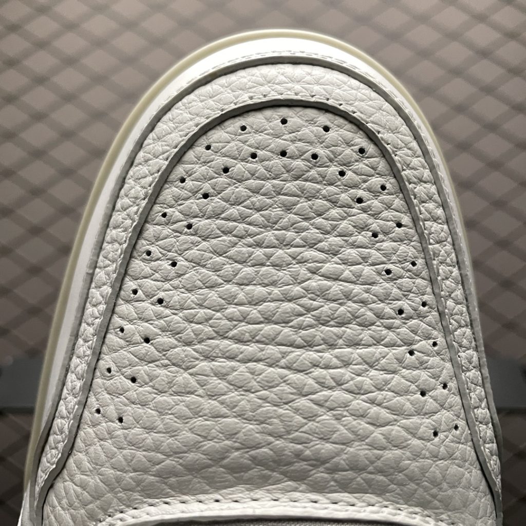 Louis Vuitton Louis Vuitton LV Trainer low-top casual board shoes, a new version, took two months to purchase, debug, develop and create a complete set of ZP grade packaging, perfect last shape, correct card color, large bottom TPU mold cost 2W+texture, which is comparable to the original details. Please pay attention to the difference between the original and the original. The size of the commercial materials on the market: 35 36 37 38 39 40 42 43 45 46