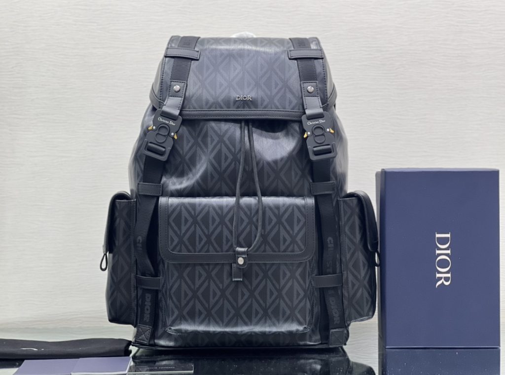 This Dior Hit the Road backpack is a new style this season, combining modern style with Dio's high order spirit. Made with Dio Black CD Diamond canvas, inspired by Dio archives, and decorated with smooth cow leather details. Pair with two 