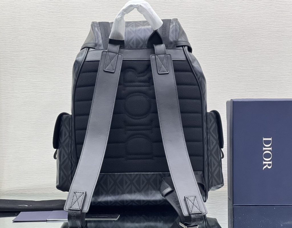 This Dior Hit the Road backpack is a new style this season, combining modern style with Dio's high order spirit. Made with Dio Black CD Diamond canvas, inspired by Dio archives, and decorated with smooth cow leather details. Pair with two 