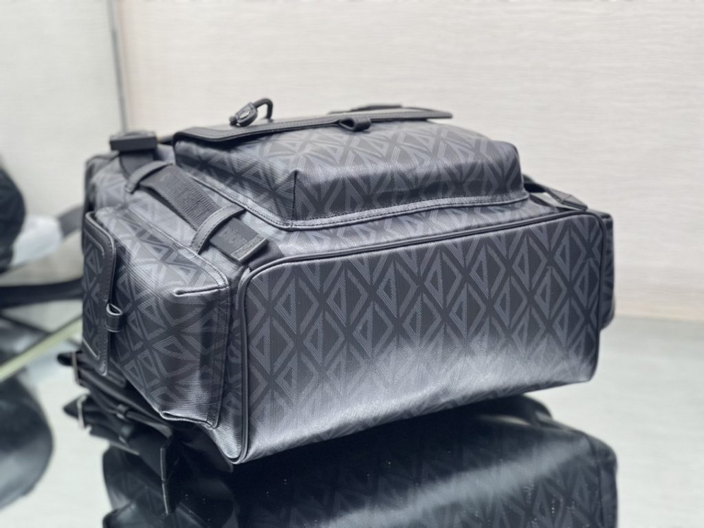 This Dior Hit the Road backpack is a new style this season, combining modern style with Dio's high order spirit. Made with Dio Black CD Diamond canvas, inspired by Dio archives, and decorated with smooth cow leather details. Pair with two 