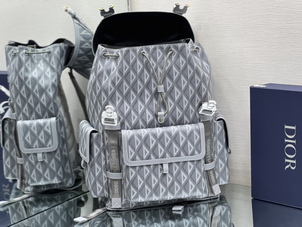 This Dior Hit the Road backpack is a new style this season, combining modern style with Dio's high order spirit. Made with Dio Black CD Diamond canvas, inspired by Dio archives, and decorated with smooth cow leather details. Pair with two 