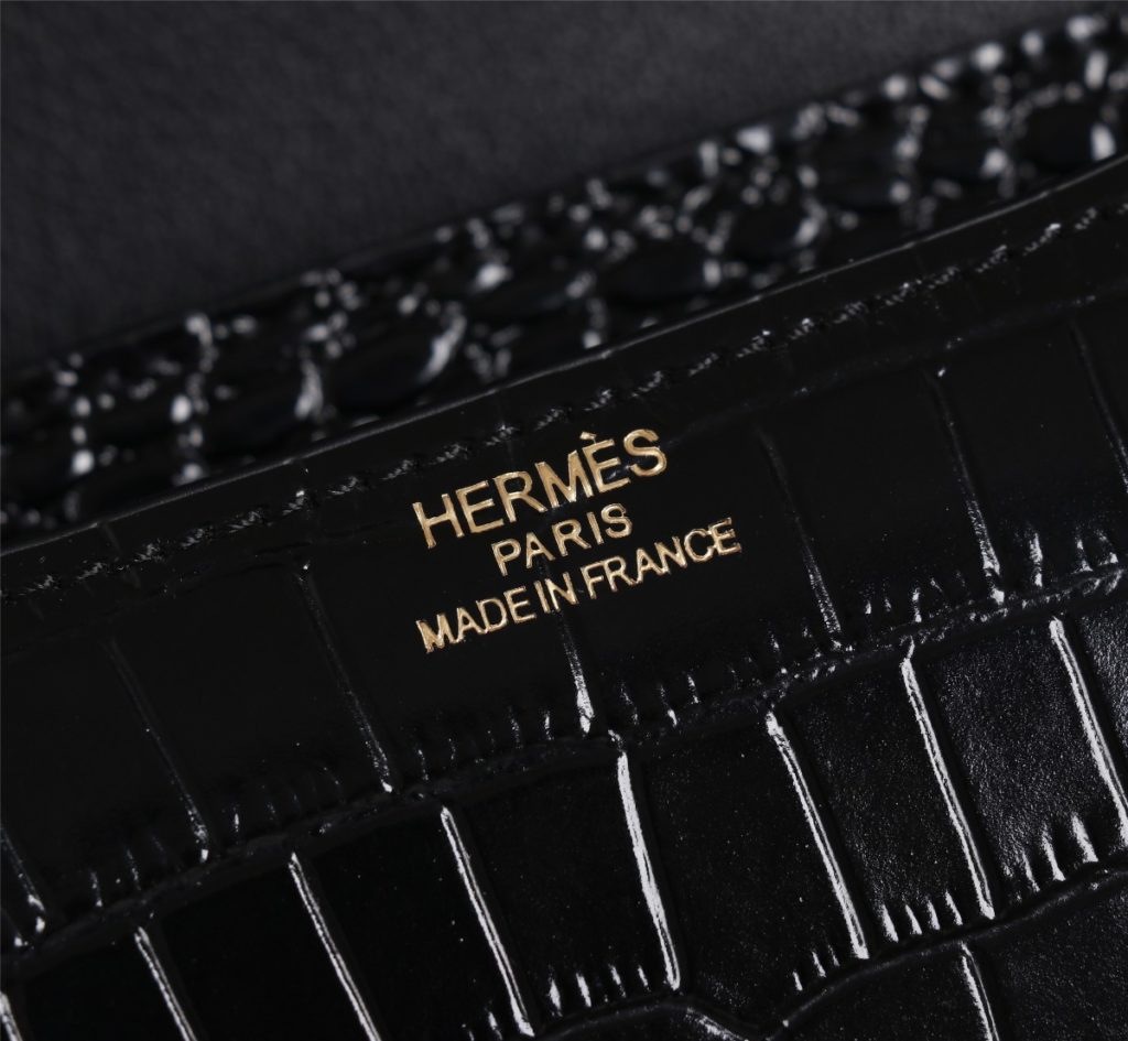 Hermes Herm è s 👑 French origin 🇫🇷 Batch: Constance stewardess bag ☣️ Alligator pattern 🈵 Pure steel plated hardware buckle, genuine leather source, super good handle accessories, fine steel laser logo 🎉 Perfect flap radian and three-dimensional high-end pure manual customization 🔮 Quality recommendation ‼️ Size: 23 * 6 * 17