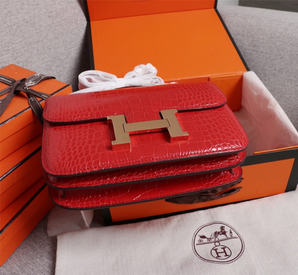 Hermes Herm è s 👑 French origin 🇫🇷 Batch: Constance stewardess bag ☣️ Alligator pattern 🈵 Pure steel plated hardware buckle, genuine leather source, super good handle accessories, fine steel laser logo 🎉 Perfect flap radian and three-dimensional high-end pure manual customization 🔮 Quality recommendation ‼️ Size: 23 * 6 * 17