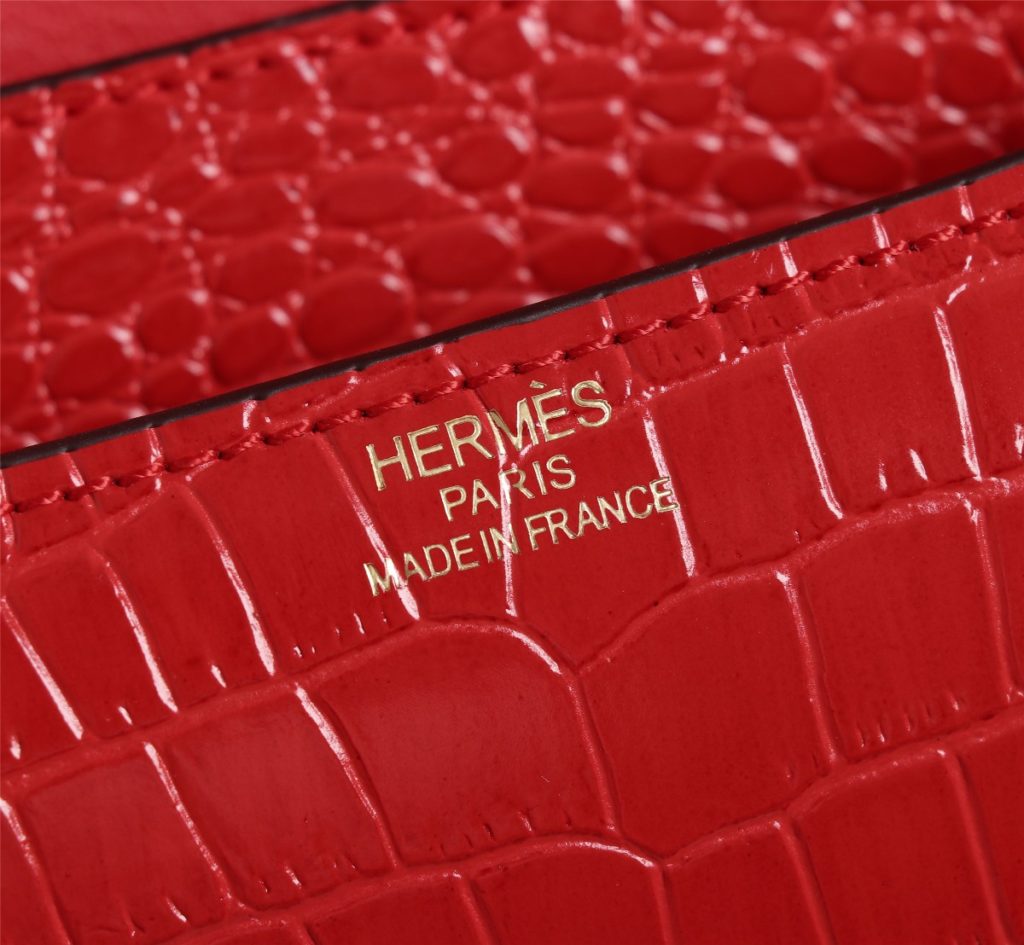 Hermes Herm è s 👑 French origin 🇫🇷 Batch: Constance stewardess bag ☣️ Alligator pattern 🈵 Pure steel plated hardware buckle, genuine leather source, super good handle accessories, fine steel laser logo 🎉 Perfect flap radian and three-dimensional high-end pure manual customization 🔮 Quality recommendation ‼️ Size: 23 * 6 * 17