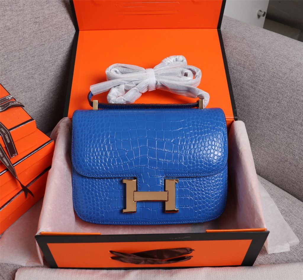 Hermes Herm è s 👑 French origin 🇫🇷 Batch: Constance stewardess bag ☣️ Alligator pattern 🈵 Pure steel plated hardware buckle, genuine leather source, super good handle accessories, fine steel laser logo 🎉 Perfect flap radian and three-dimensional high-end pure manual customization 🔮 Quality recommendation ‼️ Size: 23 * 6 * 17