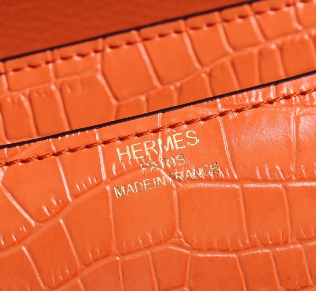 Hermes Herm è s 👑 French origin 🇫🇷 Batch: Constance stewardess bag ☣️ Alligator pattern 🈵 Pure steel plated hardware buckle, genuine leather source, super good handle accessories, fine steel laser logo 🎉 Perfect flap radian and three-dimensional high-end pure manual customization 🔮 Quality recommendation ‼️ Size: 23 * 6 * 17