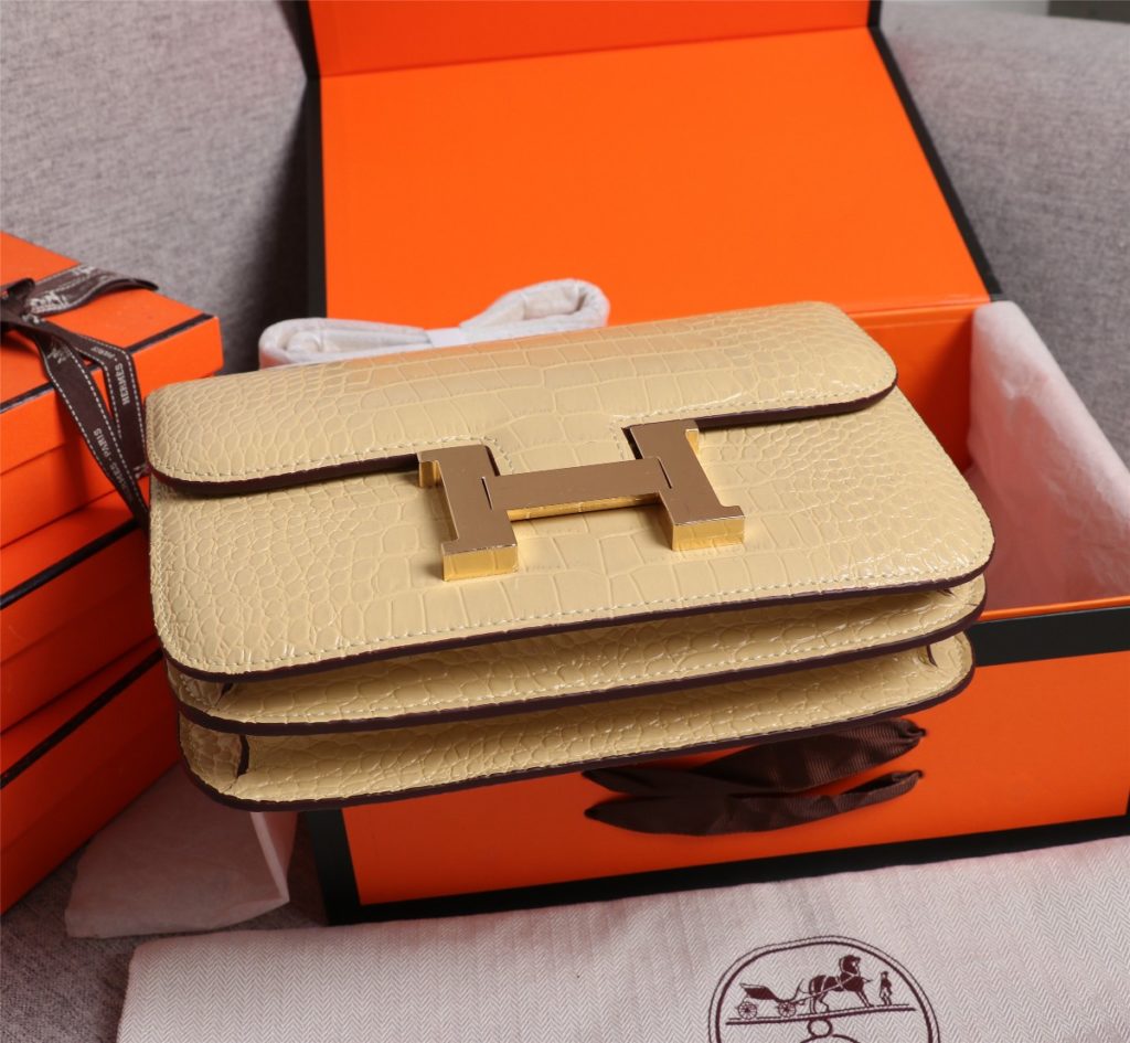 Hermes Herm è s 👑 French origin 🇫🇷 Batch: Constance stewardess bag ☣️ Alligator pattern 🈵 Pure steel plated hardware buckle, genuine leather source, super good handle accessories, fine steel laser logo 🎉 Perfect flap radian and three-dimensional high-end pure manual customization 🔮 Quality recommendation ‼️ Size: 23 * 6 * 17