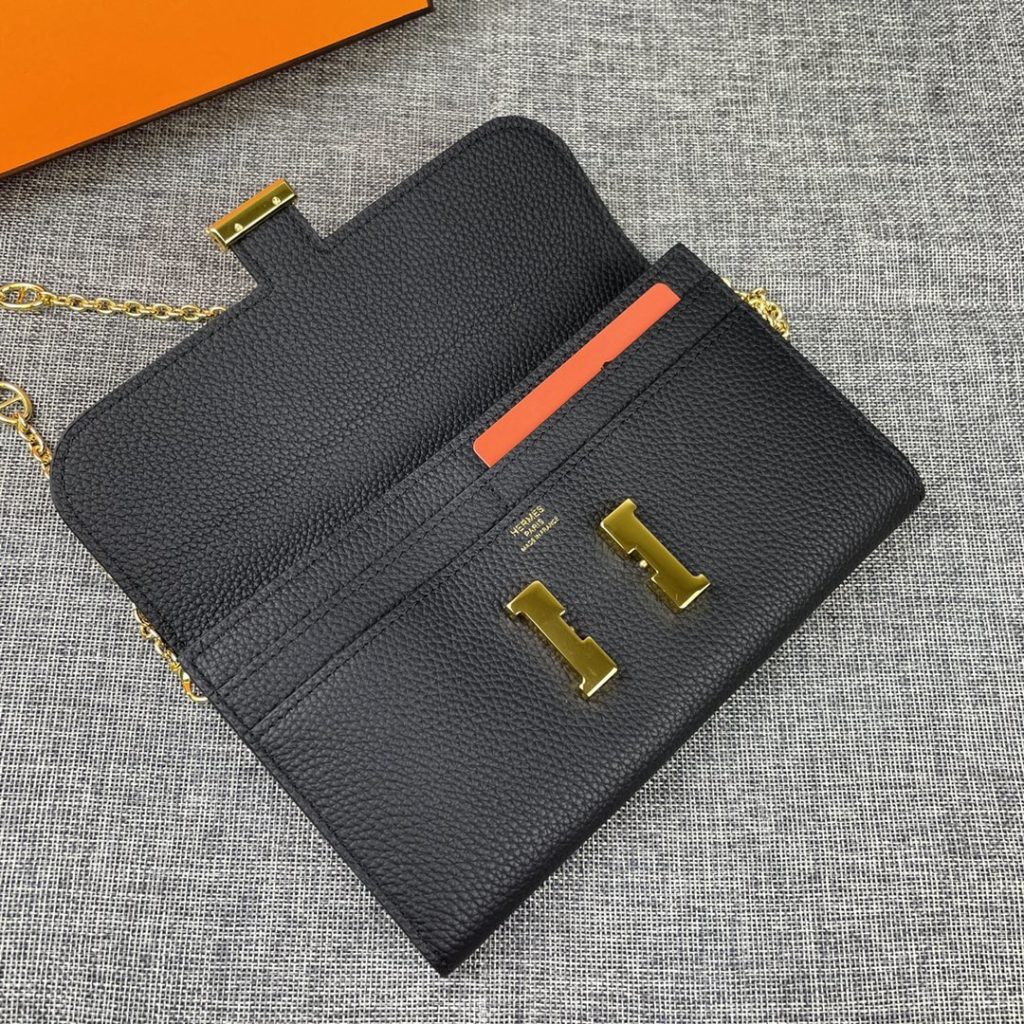 Hermes Constance Hermes model: 9852 gold chain togo leather size: 22 * 11cm 🇫🇷 overseas 🇫🇷 Imported Togo cowhide, with original OEM code inside, feels soft and comfortable. The original copy with silver hardware is exquisite and elegant, and the oil edge is straight and smooth 🎈 There are two large cash slots, one zip pocket and 12 card slots 🚚 Gold chain 120cm long