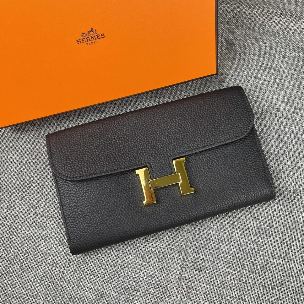 Hermes Constance Hermes model: 539 gold buckle togo leather size: 22 * 11cm 🇫🇷 overseas 🇫🇷 Imported Togo cowhide has a soft and comfortable feel. The original copy is matched with gold hardware, with the original OEM code inside, which is exquisite and elegant, and the oil edge is straight and smooth 🎈 There are two large cash slots, one zip pocket and 12 card slots 🚚