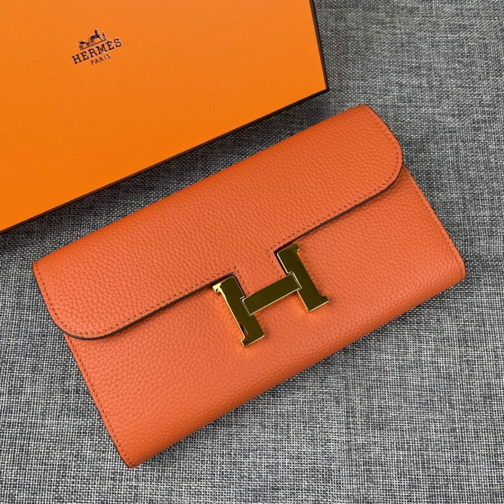 Hermes Constance Hermes model: 539 gold buckle togo leather size: 22 * 11cm 🇫🇷 overseas 🇫🇷 Imported Togo cowhide has a soft and comfortable feel. The original copy is matched with gold hardware, with the original OEM code inside, which is exquisite and elegant, and the oil edge is straight and smooth 🎈 There are two large cash slots, one zip pocket and 12 card slots 🚚