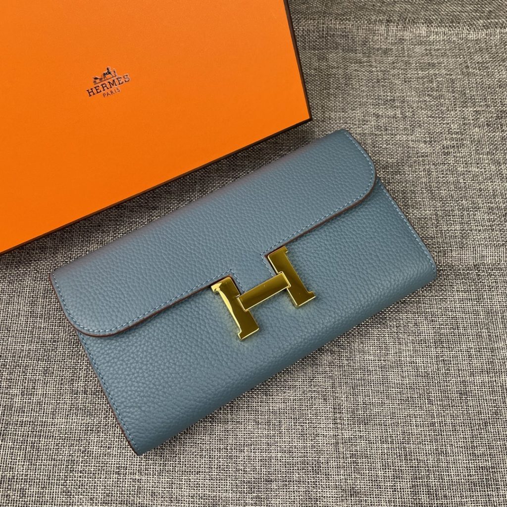 Hermes Constance Hermes model: 539 gold buckle togo leather size: 22 * 11cm 🇫🇷 overseas 🇫🇷 Imported Togo cowhide has a soft and comfortable feel. The original copy is matched with gold hardware, with the original OEM code inside, which is exquisite and elegant, and the oil edge is straight and smooth 🎈 There are two large cash slots, one zip pocket and 12 card slots 🚚