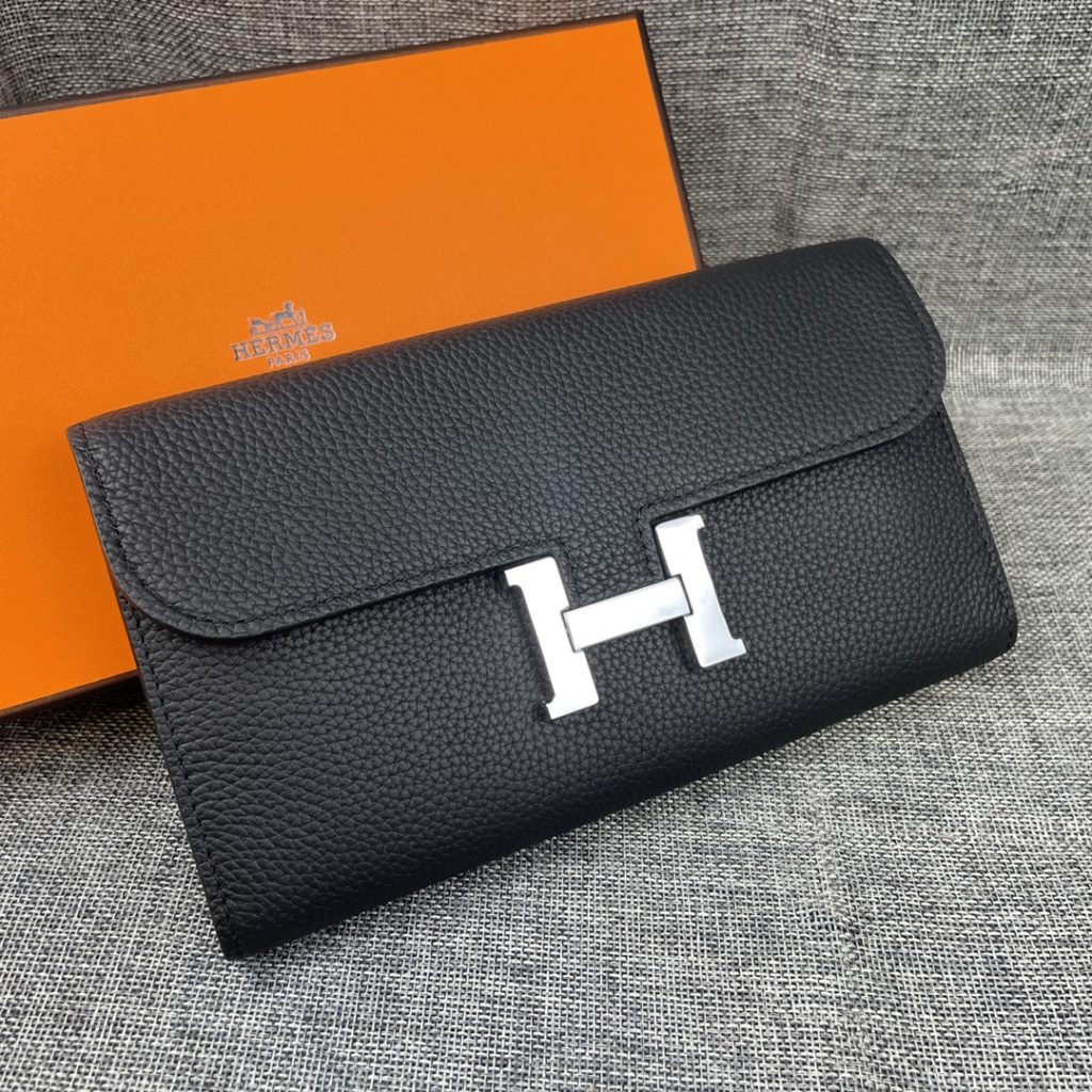 Hermes Constance Hermes Model: 539 silver buckle togo leather size: 22 * 11cm 🇫🇷 overseas 🇫🇷 Imported Togo cowhide has a soft and comfortable feel. The original copy is matched with gold hardware, with the original OEM code inside, which is exquisite and elegant, and the oil edge is straight and smooth 🎈 There are two large cash slots, one zip pocket and 12 card slots 🚚