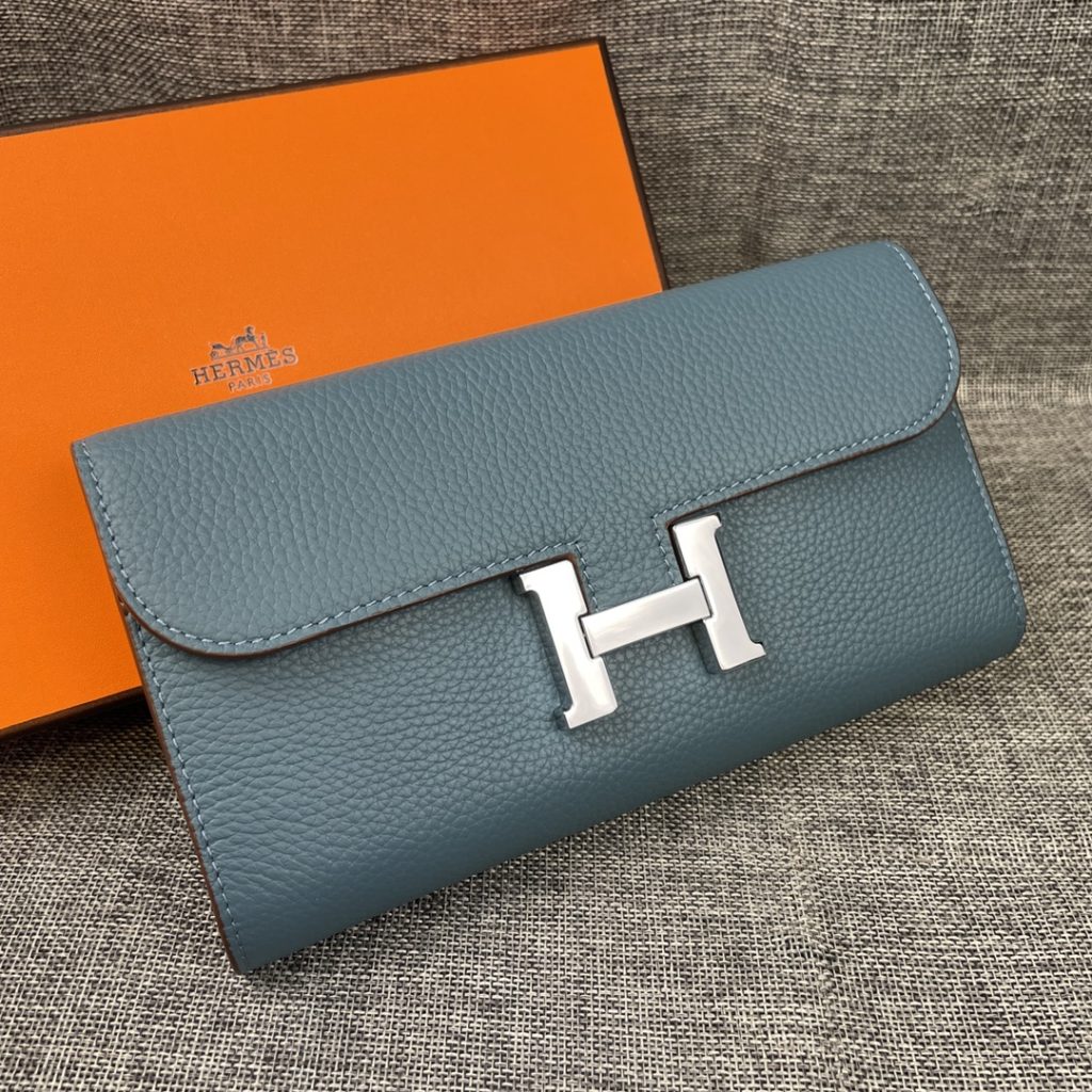 Hermes Constance Hermes Model: 539 silver buckle togo leather size: 22 * 11cm 🇫🇷 overseas 🇫🇷 Imported Togo cowhide has a soft and comfortable feel. The original copy is matched with gold hardware, with the original OEM code inside, which is exquisite and elegant, and the oil edge is straight and smooth 🎈 There are two large cash slots, one zip pocket and 12 card slots 🚚