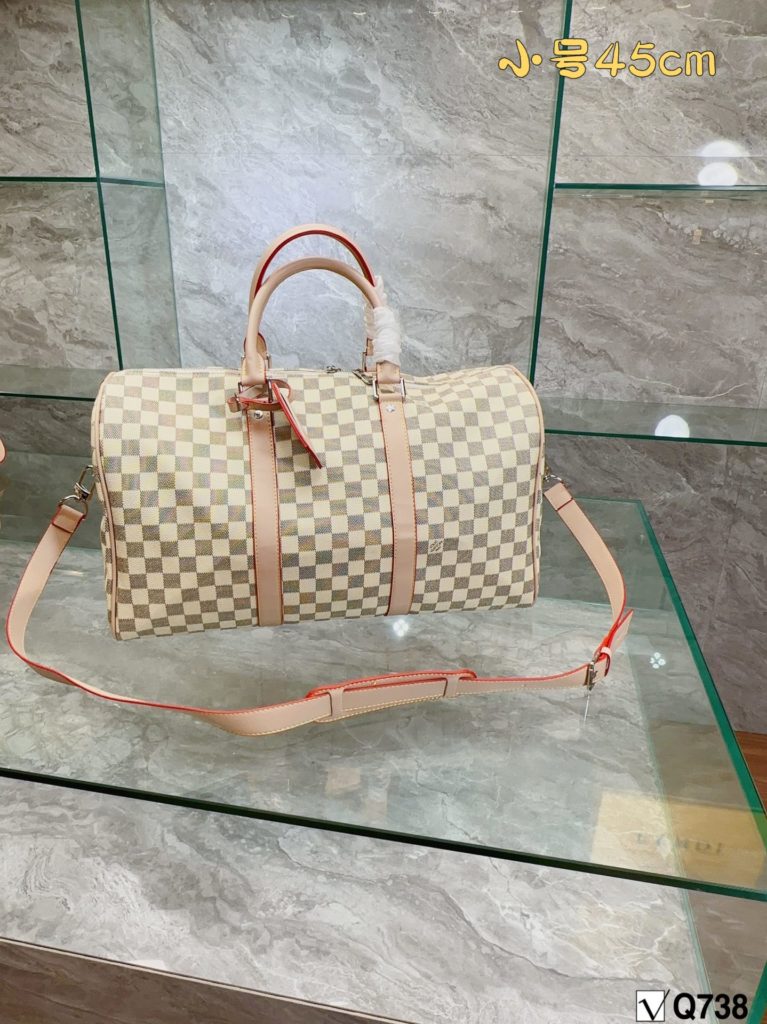 LV travel bag keepall<br>Large capacity<br>One of the must-have items for fashionistas<br>The real thing is absolutely stunning to you