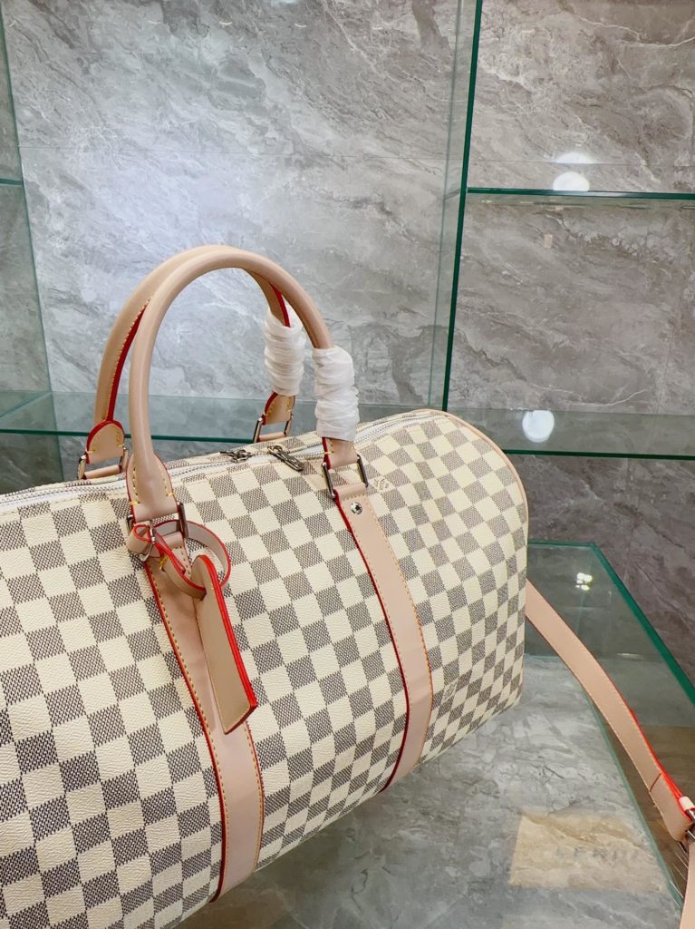 LV travel bag keepall<br>Large capacity<br>One of the must-have items for fashionistas<br>The real thing is absolutely stunning to you