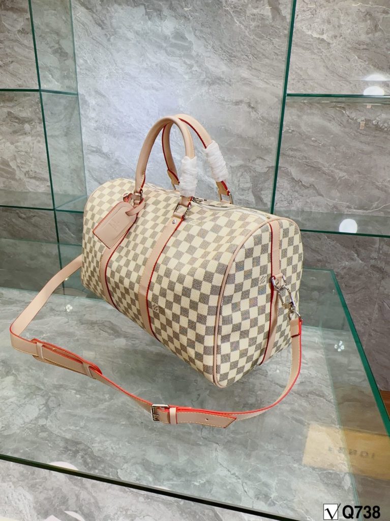 LV travel bag keepall<br>Large capacity<br>One of the must-have items for fashionistas<br>The real thing is absolutely stunning to you