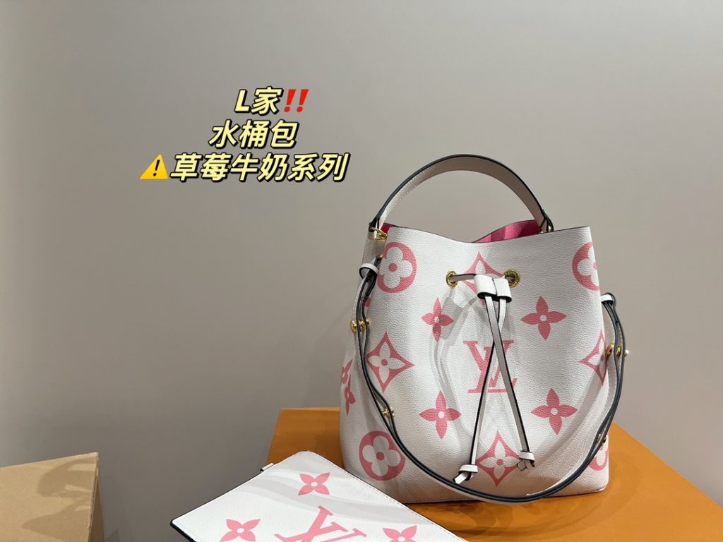 LV Bucket Bag<br>Strawberry Milk Series<br>Forever a versatile piece<br>The upper body is absolutely beautiful This texture<br>Little fairies deserve to have