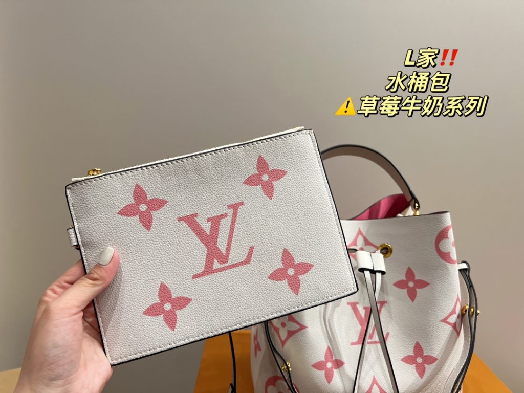 LV Bucket Bag<br>Strawberry Milk Series<br>Forever a versatile piece<br>The upper body is absolutely beautiful This texture<br>Little fairies deserve to have