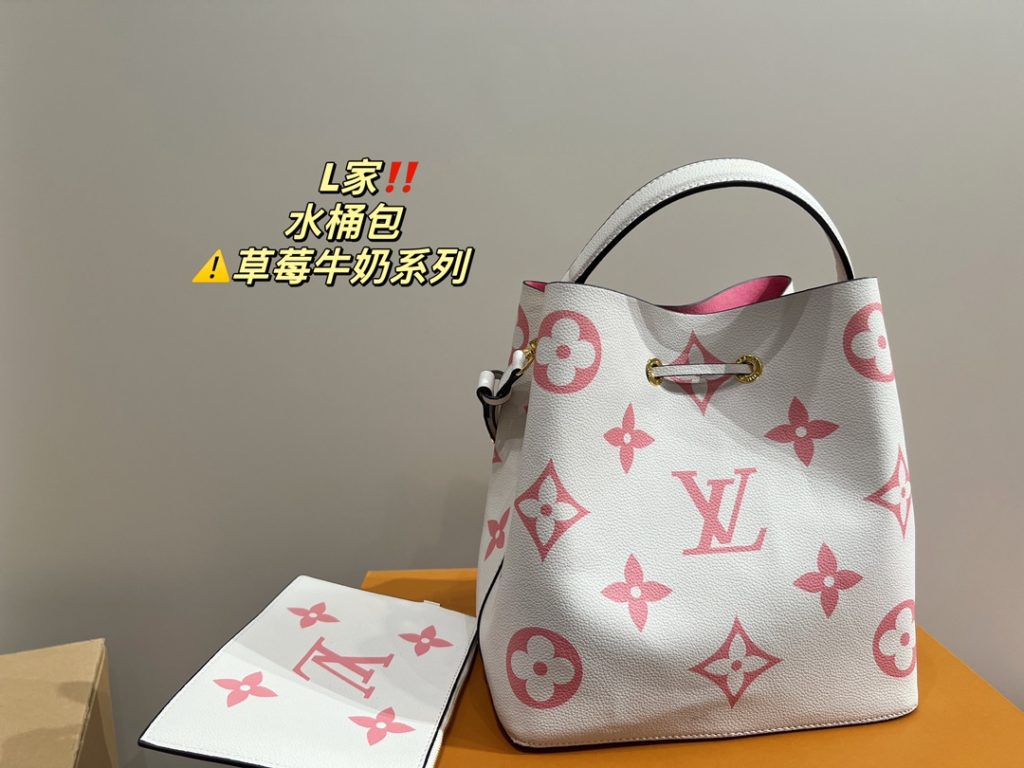 LV Bucket Bag<br>Strawberry Milk Series<br>Forever a versatile piece<br>The upper body is absolutely beautiful This texture<br>Little fairies deserve to have