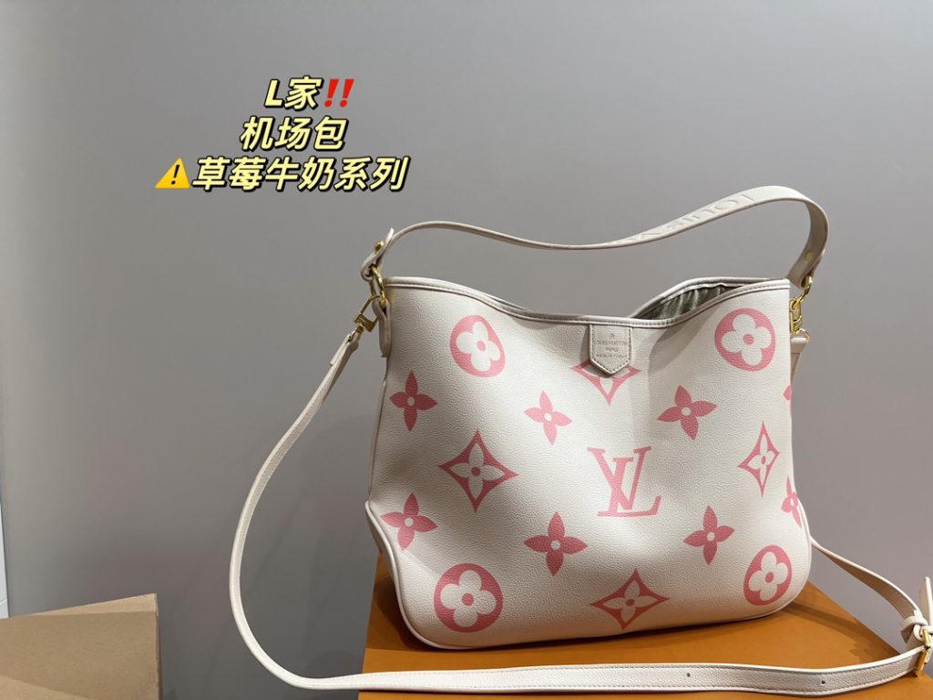 LV Airport Bag<br>Strawberry Milk Series<br>Forever a versatile piece<br>The upper body is absolutely beautiful This texture<br>The little fairies deserve to have