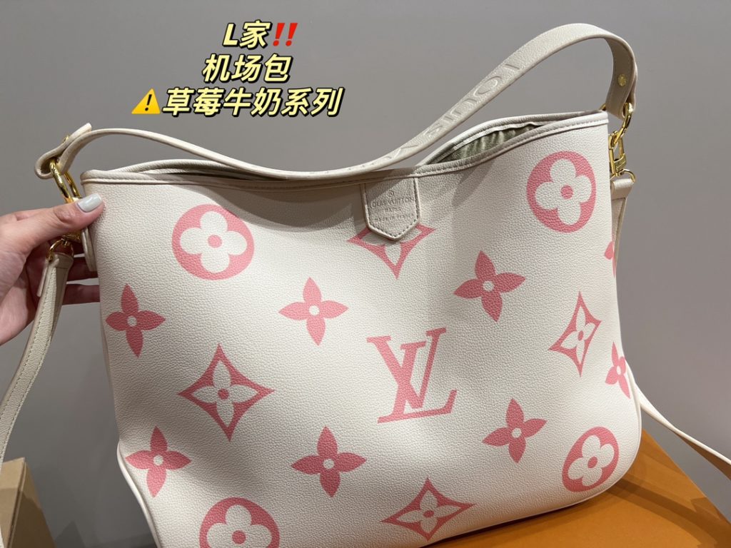 LV Airport Bag<br>Strawberry Milk Series<br>Forever a versatile piece<br>The upper body is absolutely beautiful This texture<br>The little fairies deserve to have