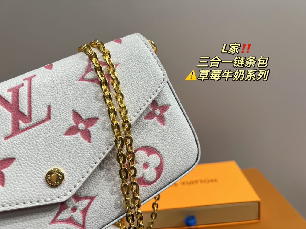 LV 3-in-1 Chain Bag<br>Strawberry Milk Series<br>Forever a versatile piece<br>The upper body is absolutely beautiful This texture<br>Little fairies deserve to have