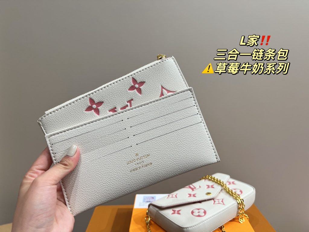 LV 3-in-1 Chain Bag<br>Strawberry Milk Series<br>Forever a versatile piece<br>The upper body is absolutely beautiful This texture<br>Little fairies deserve to have