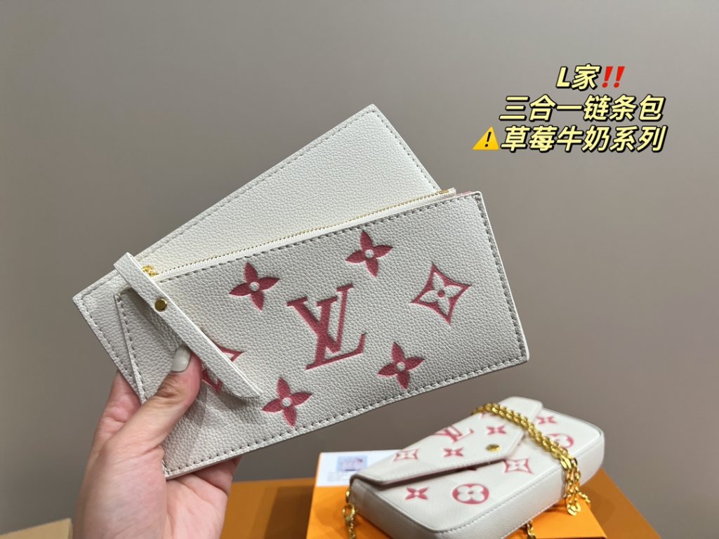 LV 3-in-1 Chain Bag<br>Strawberry Milk Series<br>Forever a versatile piece<br>The upper body is absolutely beautiful This texture<br>Little fairies deserve to have