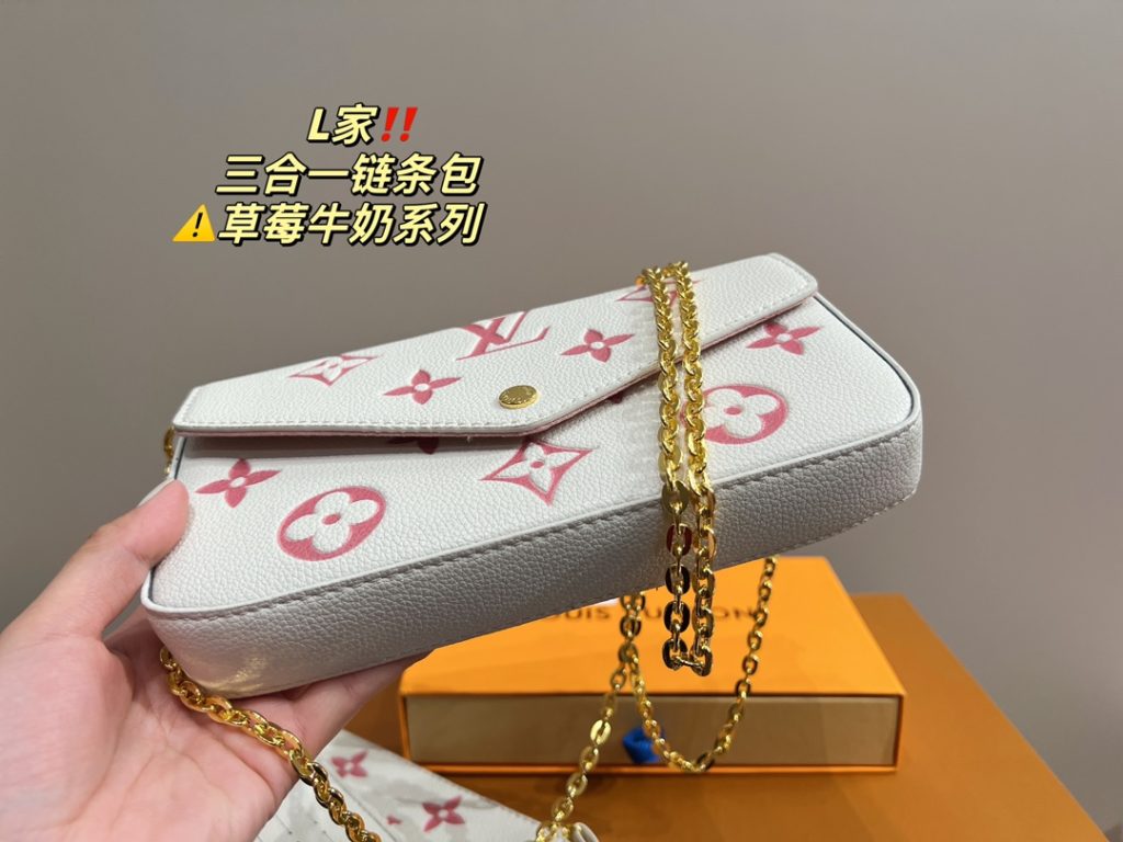 LV 3-in-1 Chain Bag<br>Strawberry Milk Series<br>Forever a versatile piece<br>The upper body is absolutely beautiful This texture<br>Little fairies deserve to have