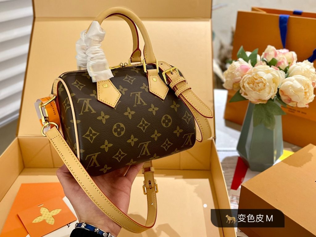 LV original old flower pillow bag classic top color change leather precise pair of flowers bronze hardware actual NANO SPEEDY bag M61252! Smartphone Size 20cm