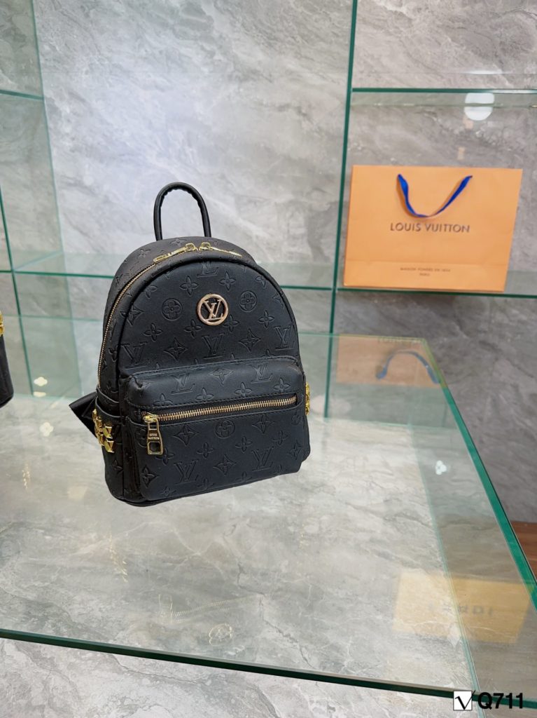 🤎 LV shoulder bag Imported pvc fabric<br>Simple and versatile High value<br>The first choice for daily outings<br>A must-have for cool fashion girls