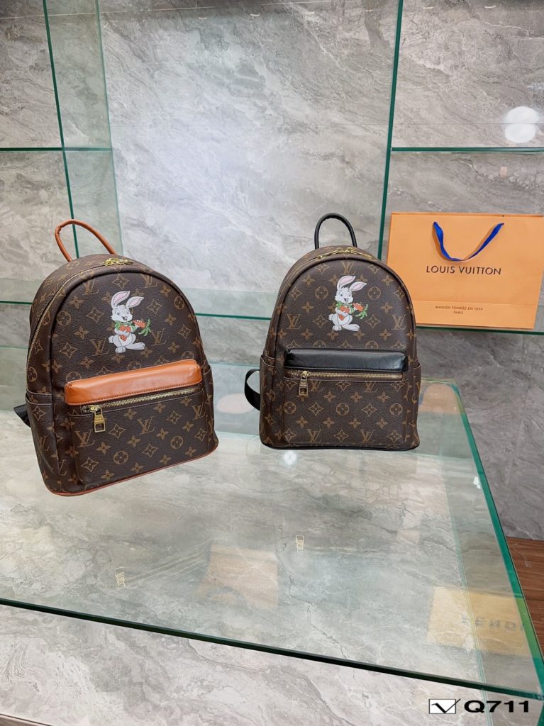 LV Year of the Rabbit limited models<br>Shoulder bag Imported pvc fabric<br>Simple, versatile, high value<br>The first choice for the daily street<br>Cool fashion girl must-have model<br>Size Medium 27.31