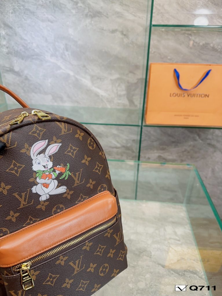 LV Year of the Rabbit limited models<br>Shoulder bag Imported pvc fabric<br>Simple, versatile, high value<br>The first choice for the daily street<br>Cool fashion girl must-have model<br>Size Medium 27.31