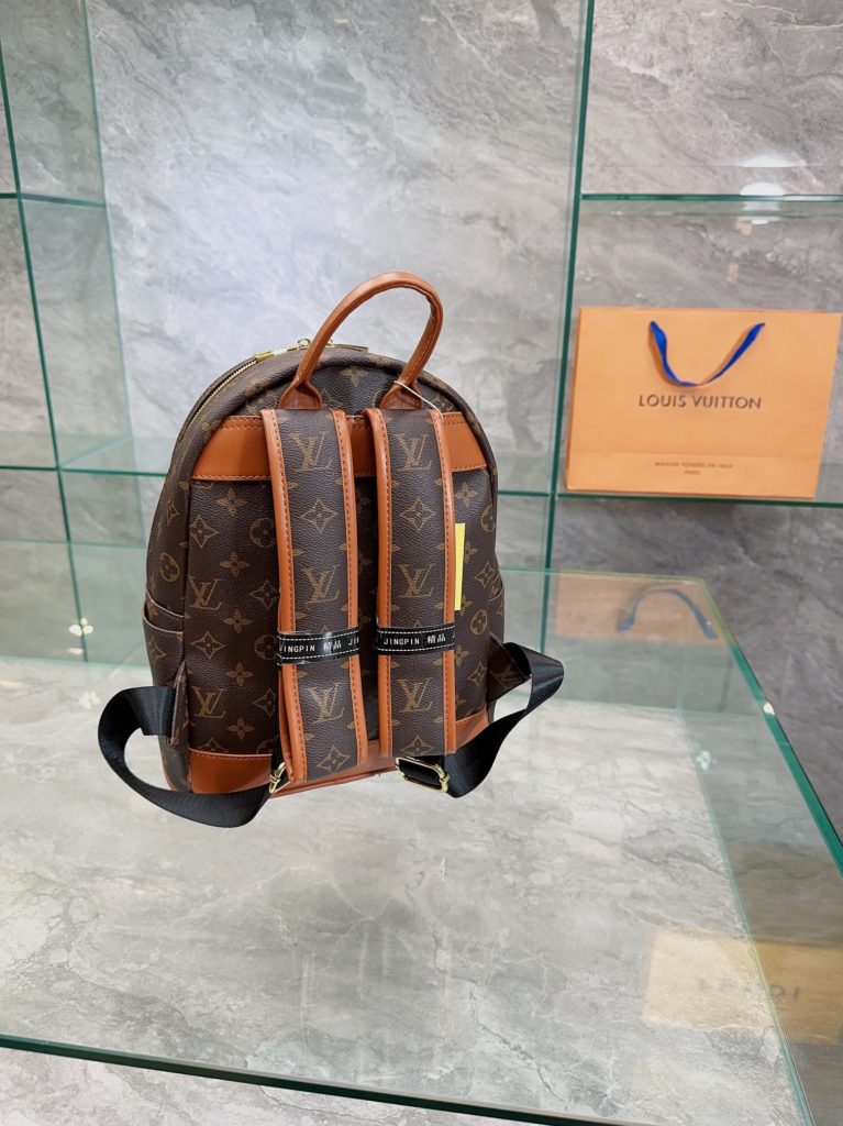 LV Year of the Rabbit limited models<br>Shoulder bag Imported pvc fabric<br>Simple, versatile, high value<br>The first choice for the daily street<br>Cool fashion girl must-have model<br>Size Medium 27.31