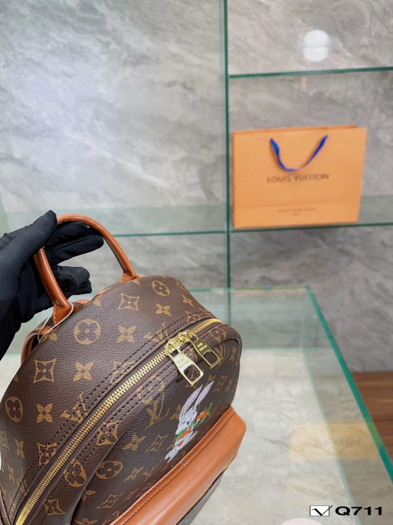 LV Year of the Rabbit limited models<br>Shoulder bag Imported pvc fabric<br>Simple, versatile, high value<br>The first choice for the daily street<br>Cool fashion girl must-have model<br>Size Medium 27.31