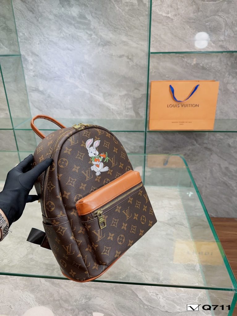 LV Year of the Rabbit limited models<br>Shoulder bag Imported pvc fabric<br>Simple, versatile, high value<br>The first choice for the daily street<br>Cool fashion girl must-have model<br>Size Medium 27.31