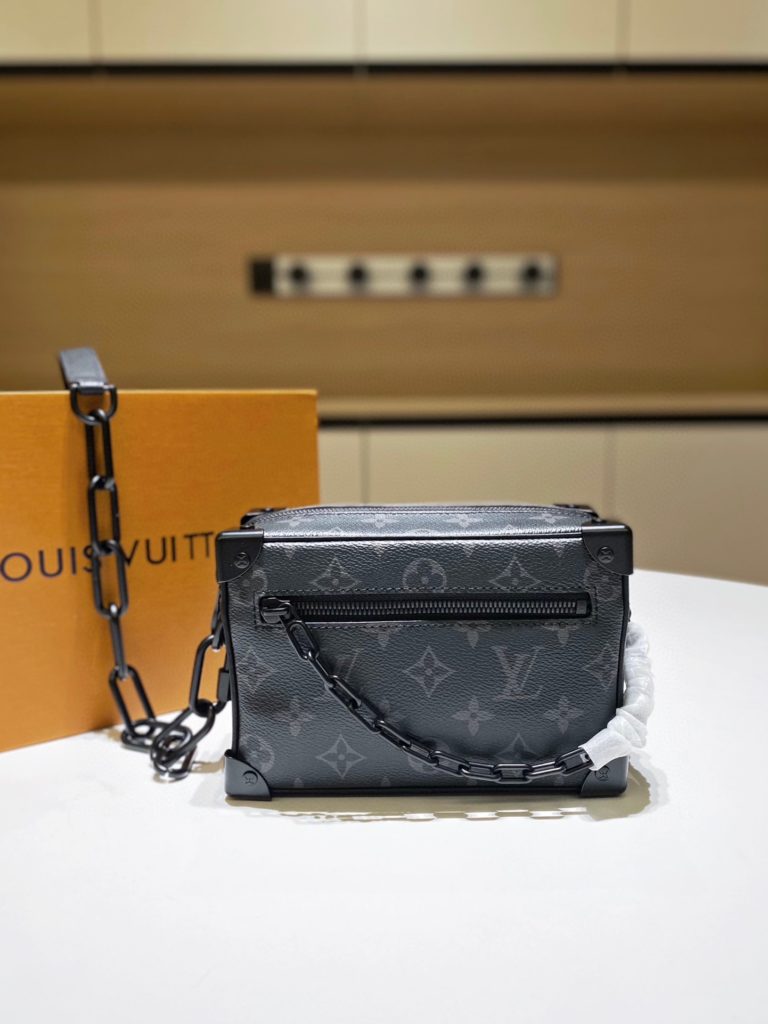 LV mini soft trunk black flower soft box bag shoulder crossbody black flower square box bag Size: 19 * 13 * 8CM Full set of packages configuration