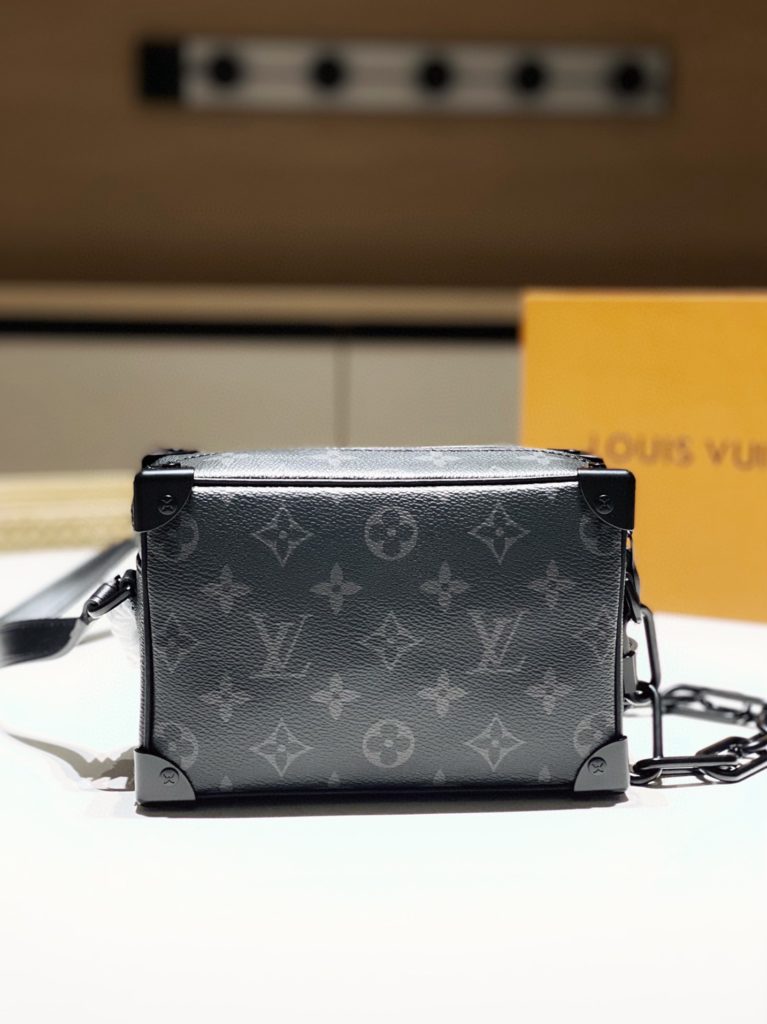 LV mini soft trunk black flower soft box bag shoulder crossbody black flower square box bag Size: 19 * 13 * 8CM Full set of packages configuration