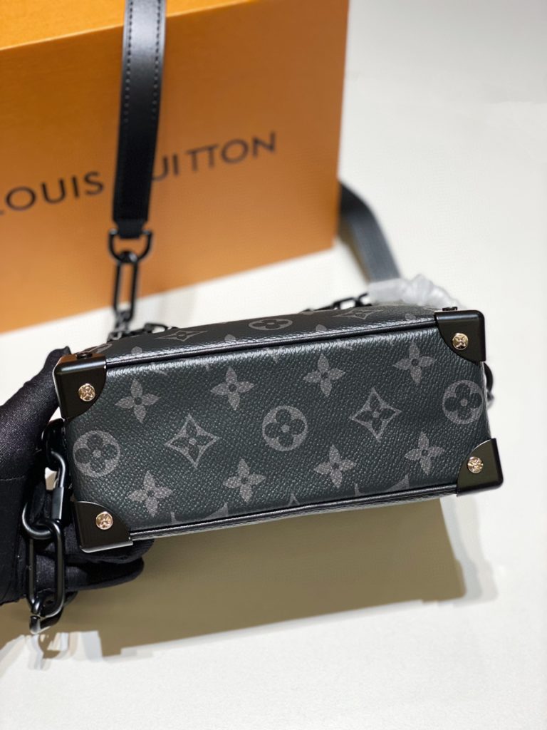 LV mini soft trunk black flower soft box bag shoulder crossbody black flower square box bag Size: 19 * 13 * 8CM Full set of packages configuration