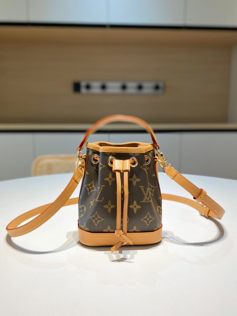 LV new NANO NOÉ handbag single shoulder crossbody tote mini bucket bag<br>Size: 16<em>13</em>10CM Shoulder strap can be removed and adjusted