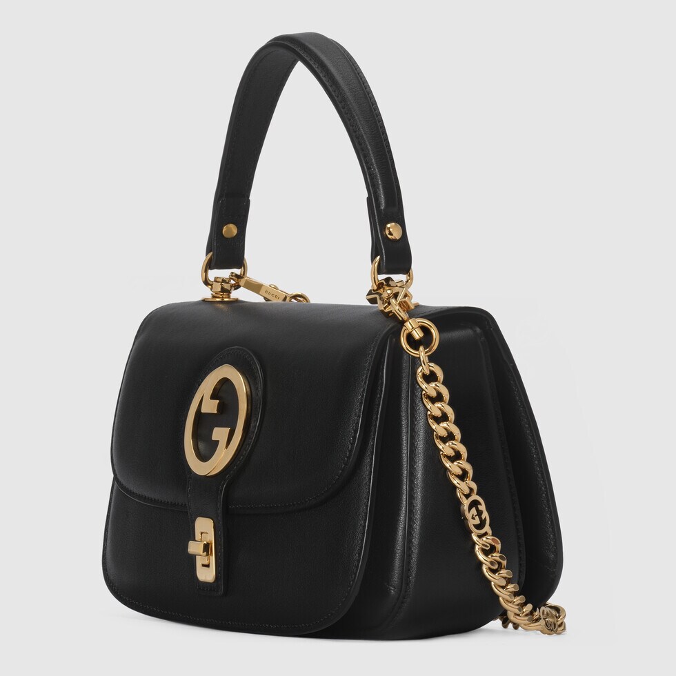 💋💋 Gucci Blondie series handbag model number 735101 UXX0G 1000 vintage elements and collection details complement each other. This backpack is made of black glossy leather, with exquisite chain design, which shows the classic and meaningful modern flavor. As a collection design element, the round interlocking double G is decorated on the buckle in the center of this piece. Hidden details Black leather gold adjustable accessories round interlocking double G interior: 1 zip pocket, 2 open pockets top handle with chain shoulder strap, and leather shoulder strap press buckle 23cm (W) x 15cm (H) x 11cm (D) Italian creation